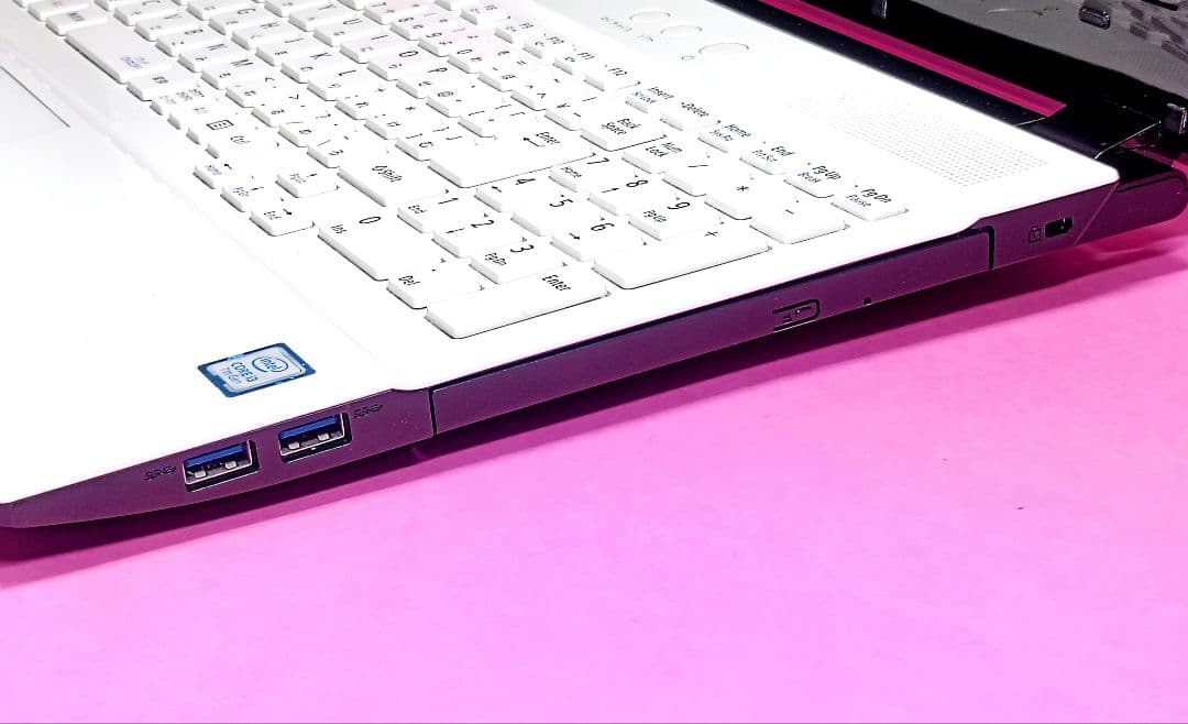 SSD480✨7世代✨8GB✨ブルーレイ✨オフィス✨カメラ付白ノートパソコン