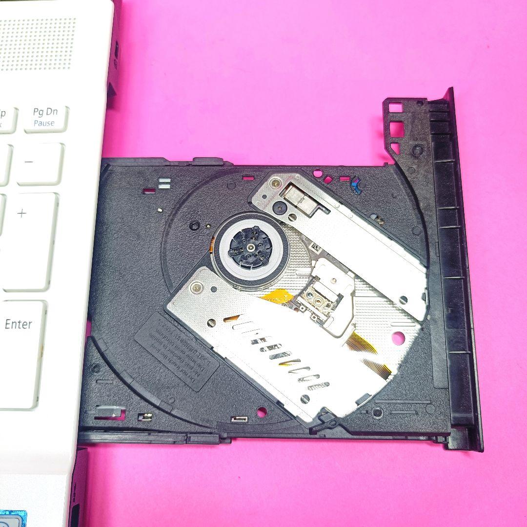 SSD480✨7世代✨8GB✨ブルーレイ✨オフィス✨カメラ付白ノートパソコン