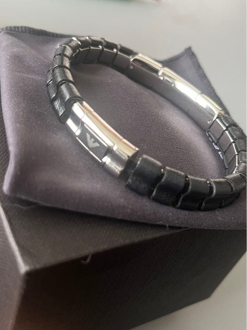 EMPORIO ARMANI ブラックブレスレット