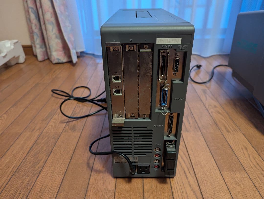 FM TOWNS & FM TOWNS II ジャンク品　取扱説明書一式あり。