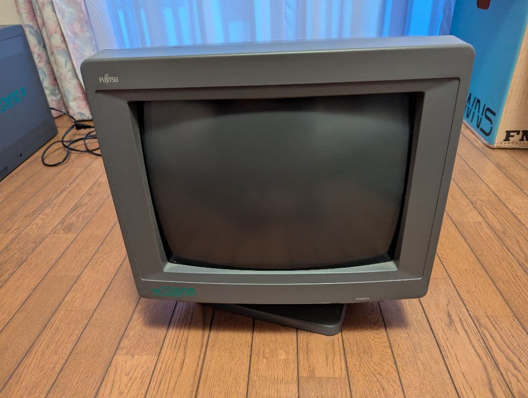 FM TOWNS & FM TOWNS II ジャンク品　取扱説明書一式あり。