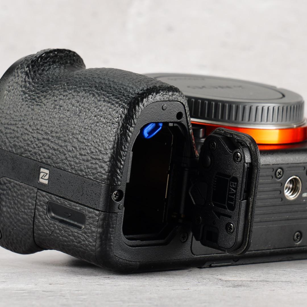 うた フルサイズ入門の決定版！SONY α7II完動品 ILCE-7M2K