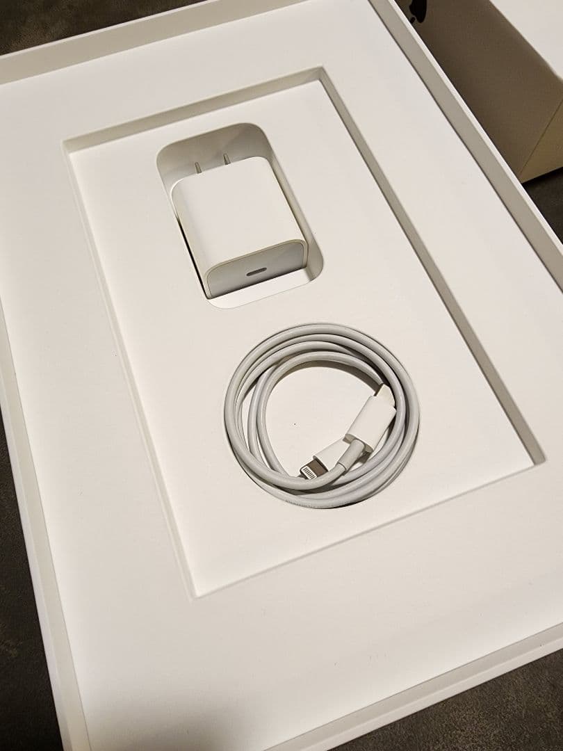 iPad 第9世代 64GB シルバー Wi-Fi+Cellularモデル