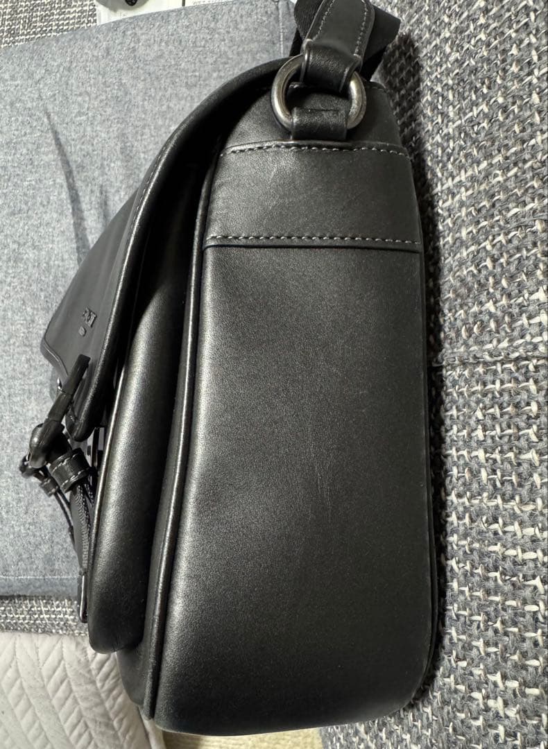 中古のCOACH レーサーメッセンジャーバッグ黒　CU110 、タグ・袋有、本物