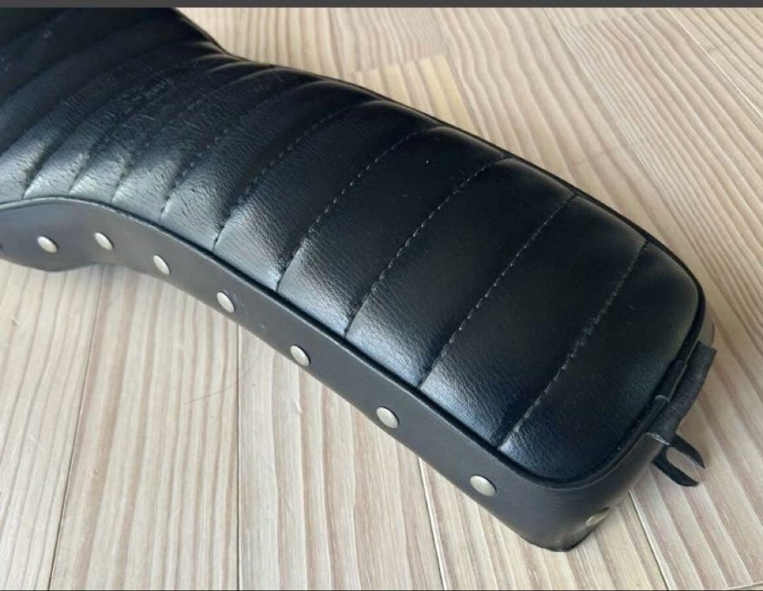 マグナ 250 シート コブラ スタッズ