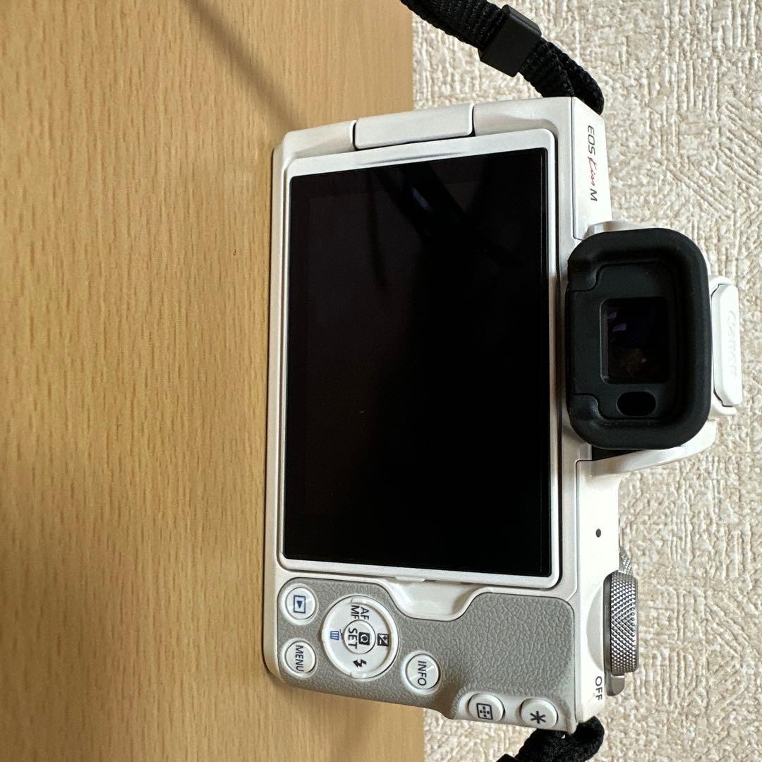 Canon EOS Kiss M ミラーレス一眼 2本レンズ付き