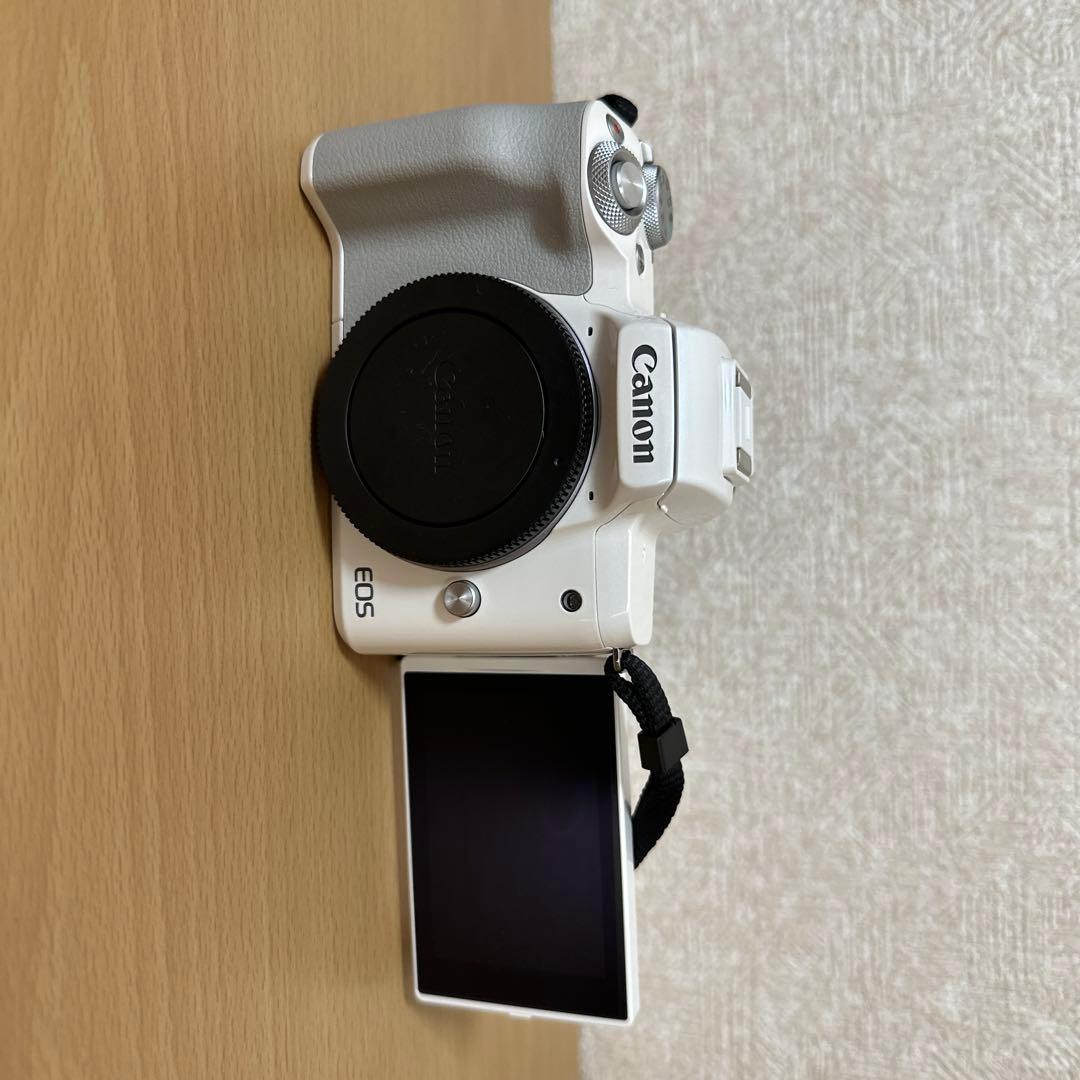 Canon EOS Kiss M ミラーレス一眼 2本レンズ付き