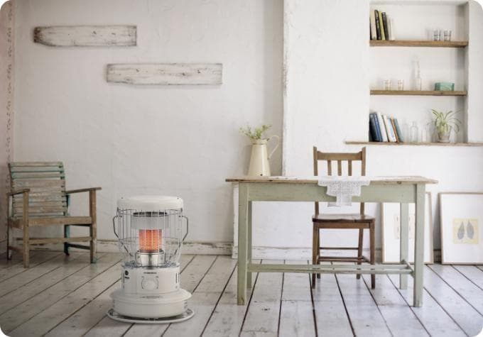 未使用☆コロナ(CORONA) 小型対流形石油ストーブ SZ-32-W(ホワイト