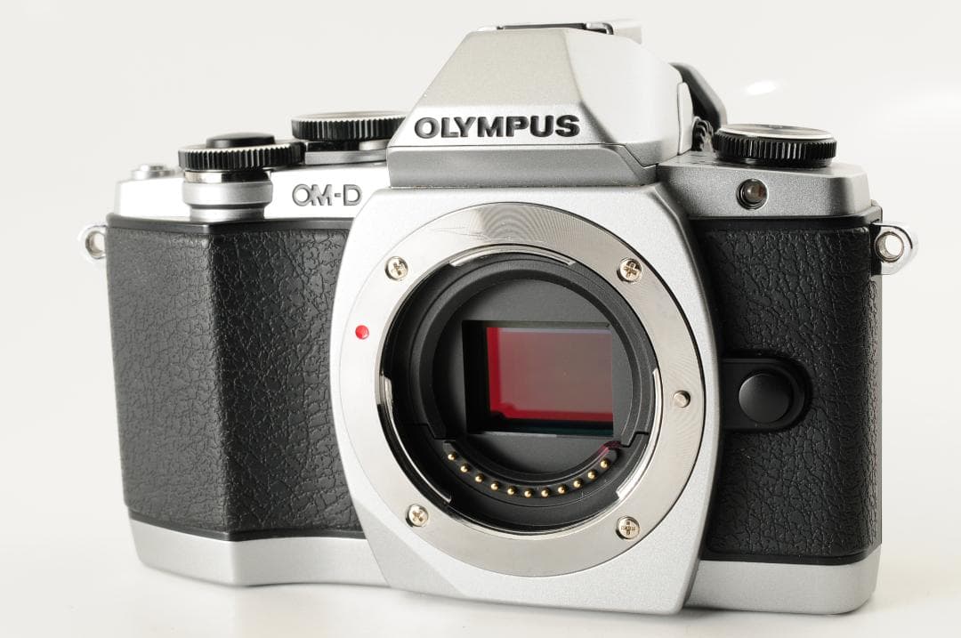 【美品】オリンパス Olympus OM-D E-M10 シルバー ボディ