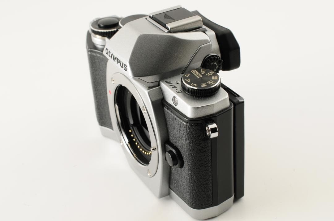 【美品】オリンパス Olympus OM-D E-M10 シルバー ボディ