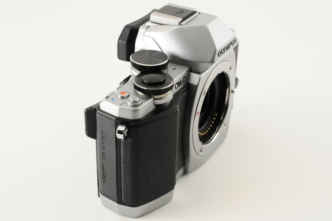 【美品】オリンパス Olympus OM-D E-M10 シルバー ボディ