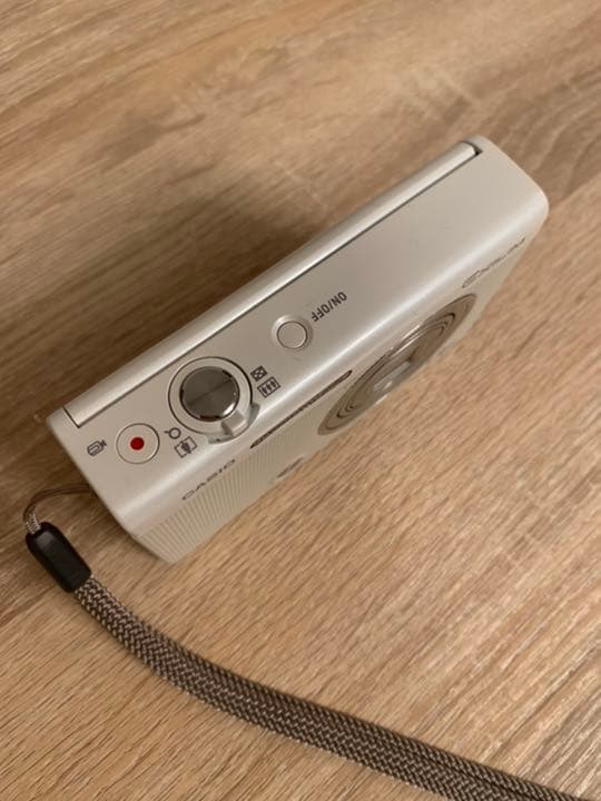 【美品】デジカメ エクシリム EX-ZR50