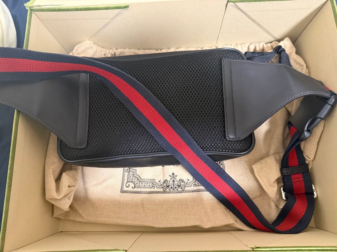 GUCCI ブラックボディバッグ 箱、保存袋付き