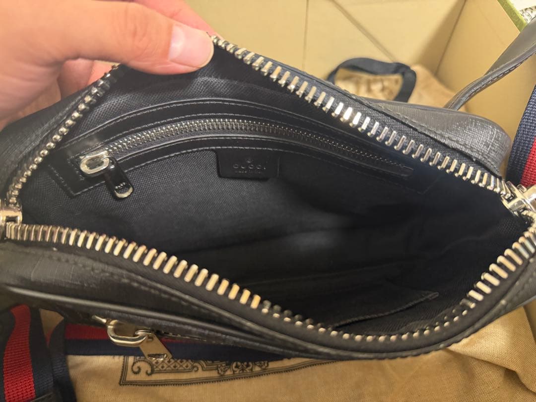 GUCCI ブラックボディバッグ 箱、保存袋付き