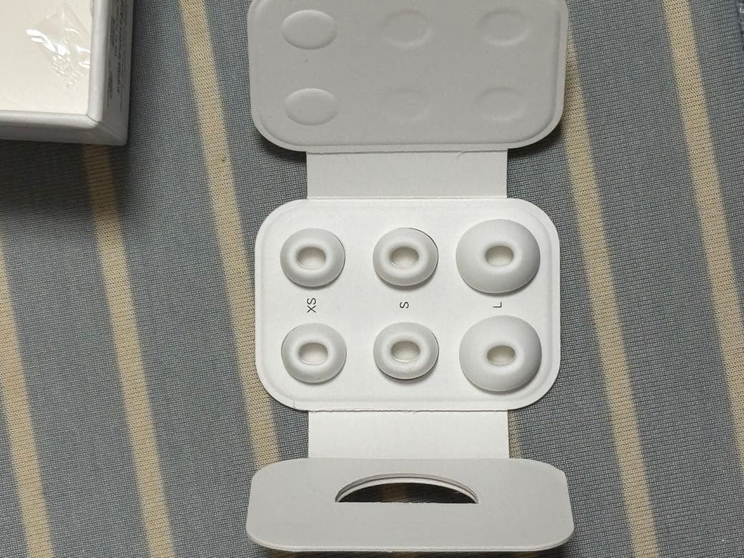 AirPods Pro 2左耳　本体 充電ケース付き