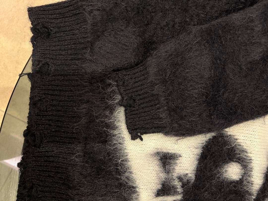 サンローランダメージ加工ニットセーター