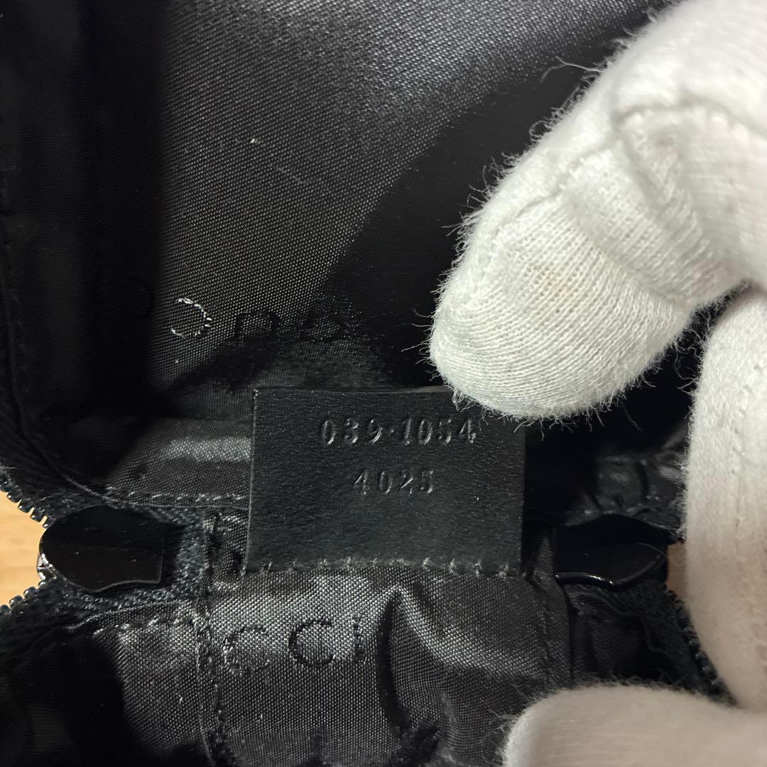 GUCCI GGキャンパス巾着型ポーチ