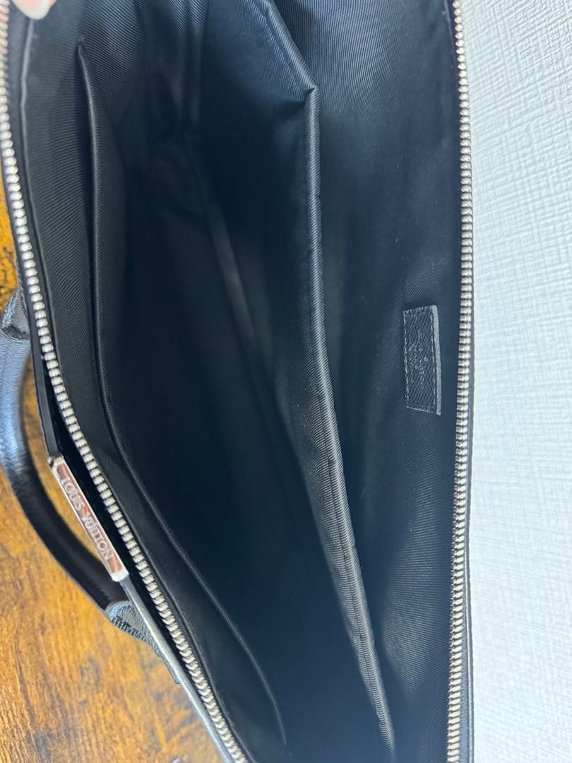 黒のビジネスバッグ 合成皮革製　ヴィトン