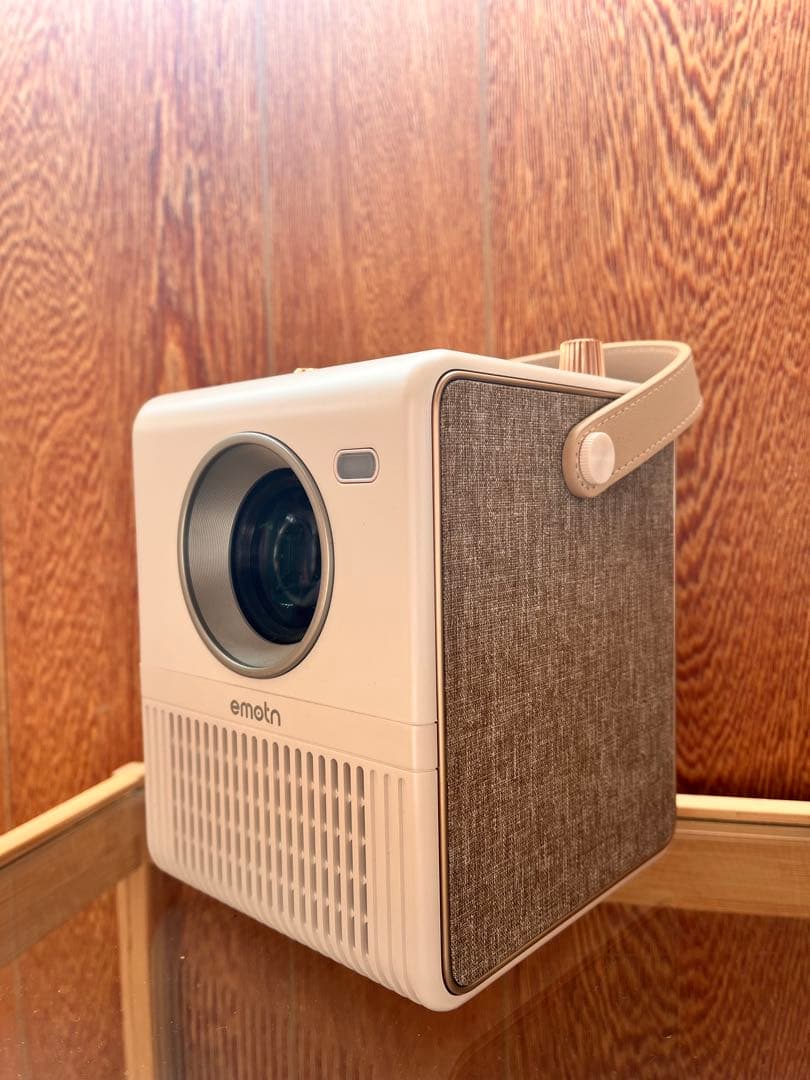 emotn プロジェクター 本体 クリーム色