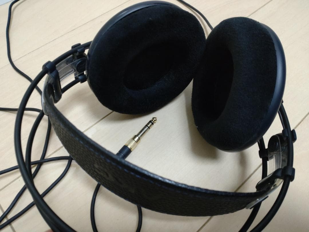 ヘッドホン AKG K702