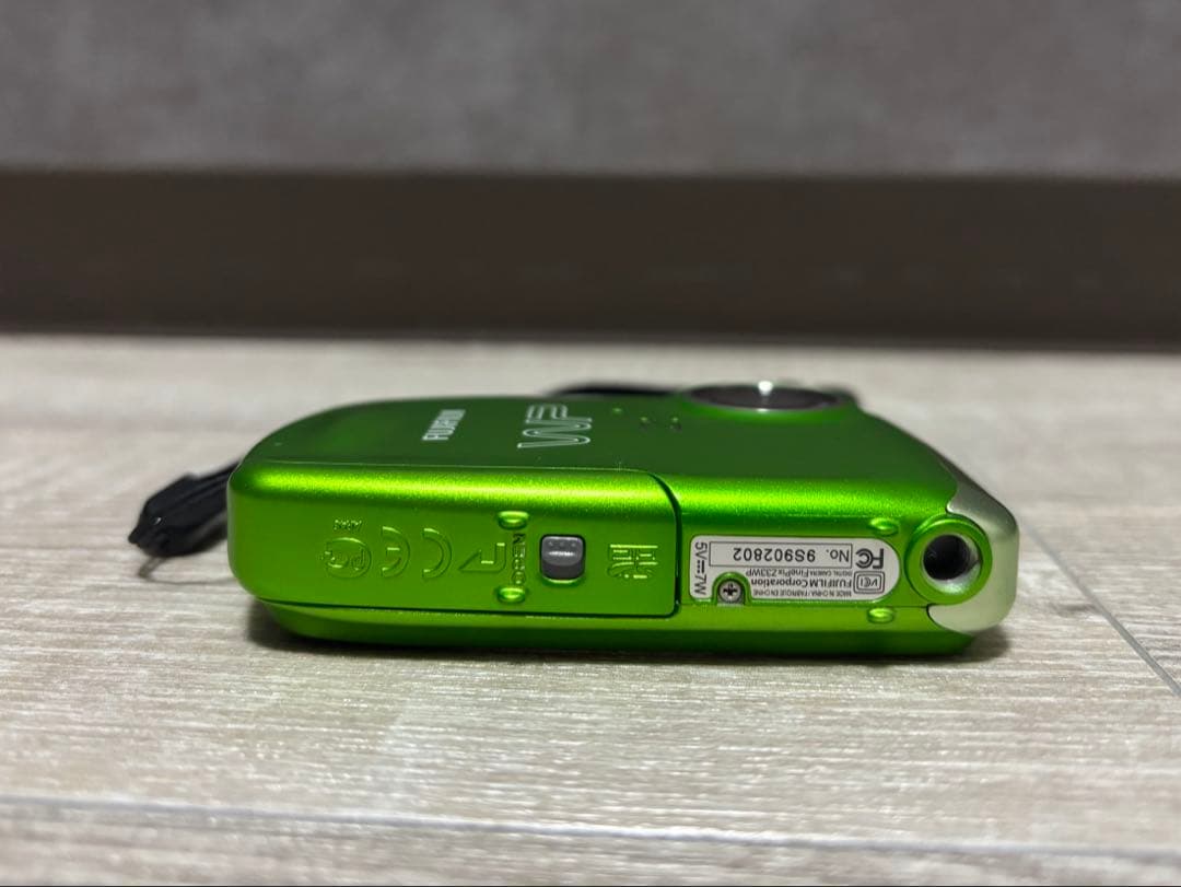 【極美品】フジフイルム FinePix Z33WP デジタルカメラ 防水・防塵
