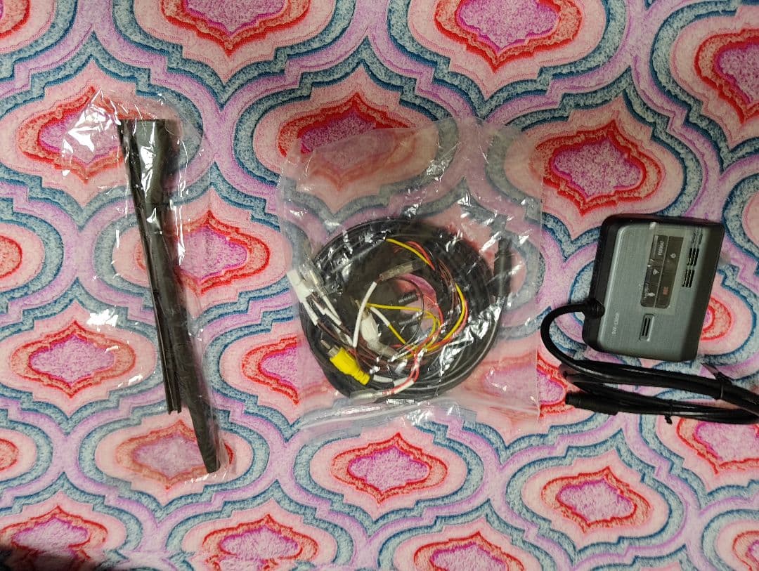 DVR-C320R ドライブレコーダー 本体と電源ケーブル　。リヤカメラなし。