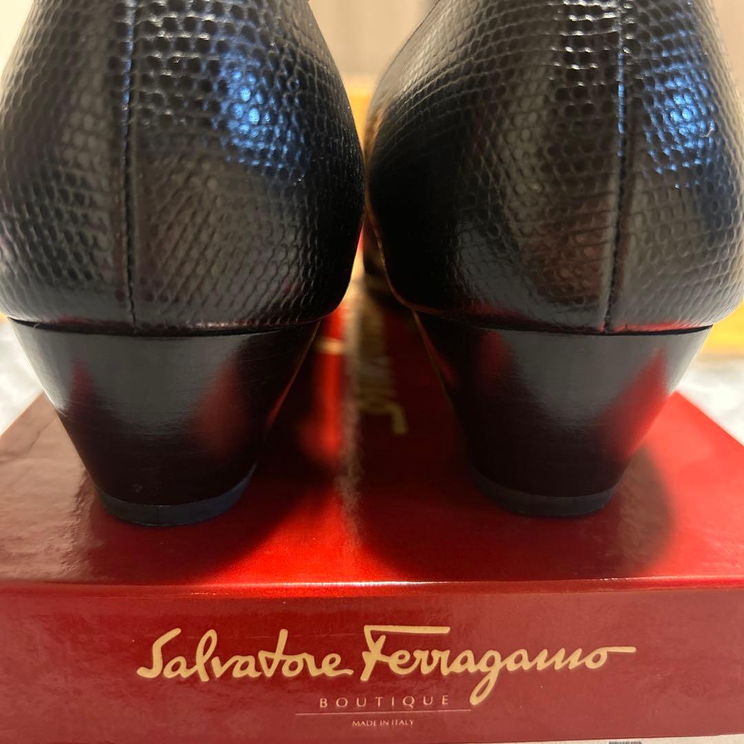 美品Salvatore Ferragamo ブラックリボン　パンプス23.5