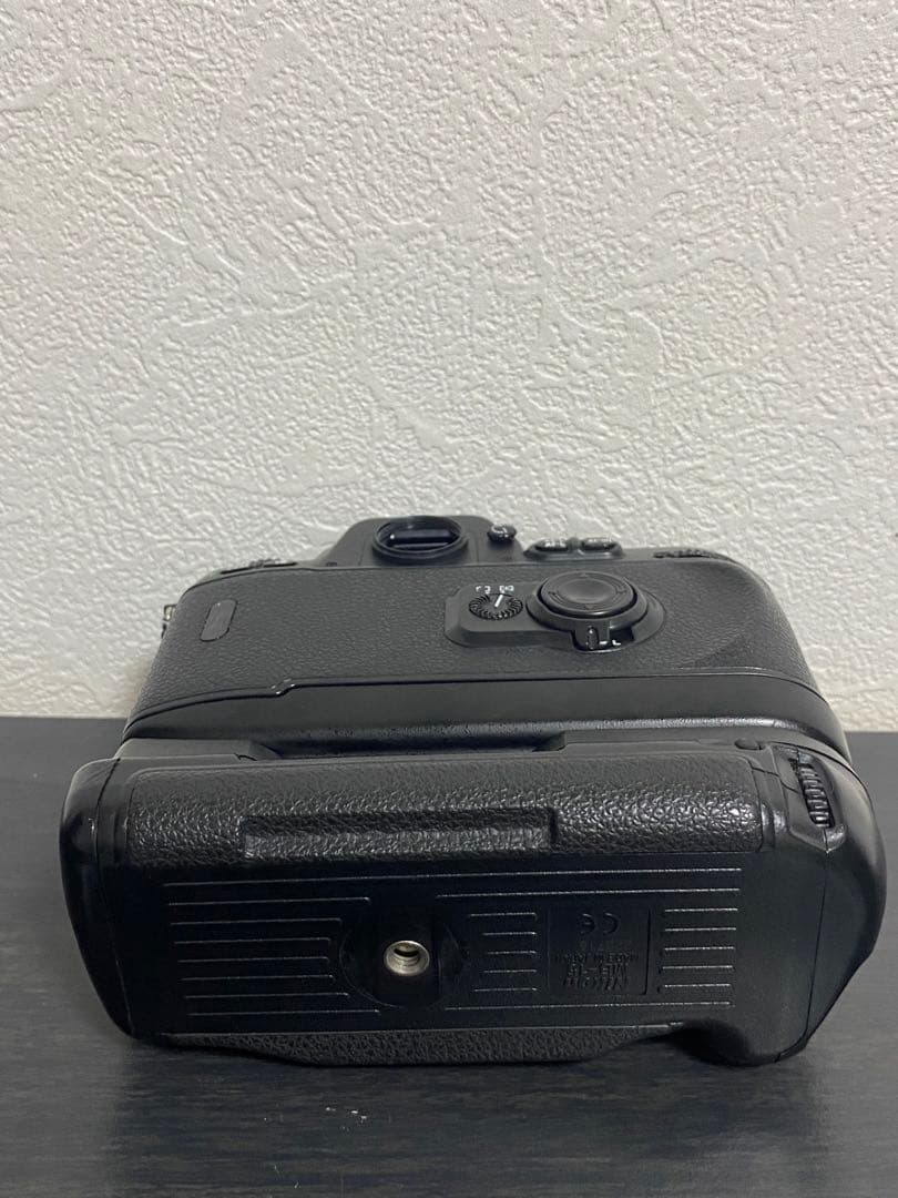 Nikon F100フィルムカメラ　グリップ付き