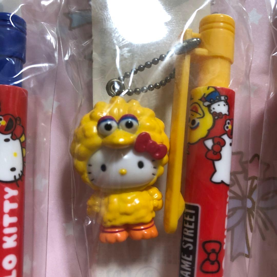 ハローキティちゃん　セサミストリート　コラボボールペンセット　2010年の品