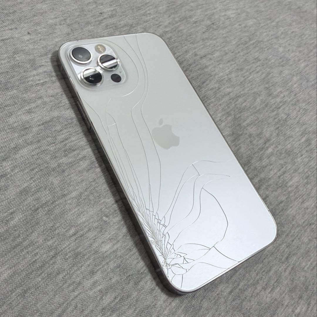 iPhone12pro 背面割れ シルバー