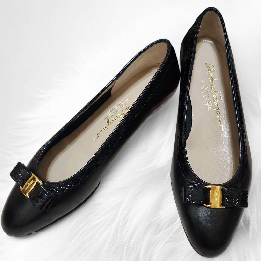 【新品】フェラガモ フラットパンプス ヴァラリボンブラック型押し6C 23cm