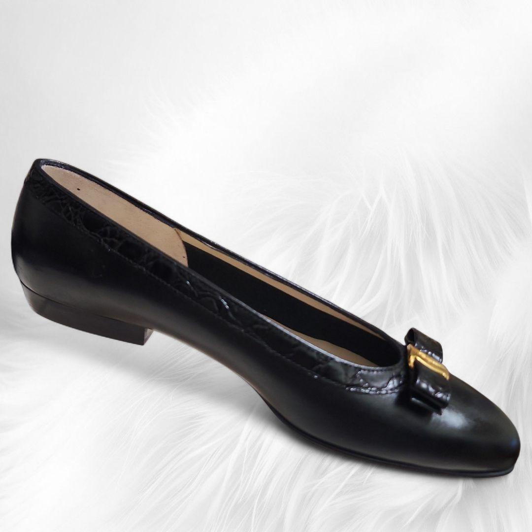 【新品】フェラガモ フラットパンプス ヴァラリボンブラック型押し6C 23cm