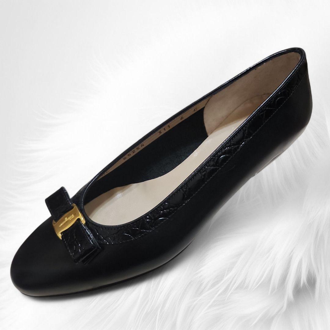 【新品】フェラガモ フラットパンプス ヴァラリボンブラック型押し6C 23cm