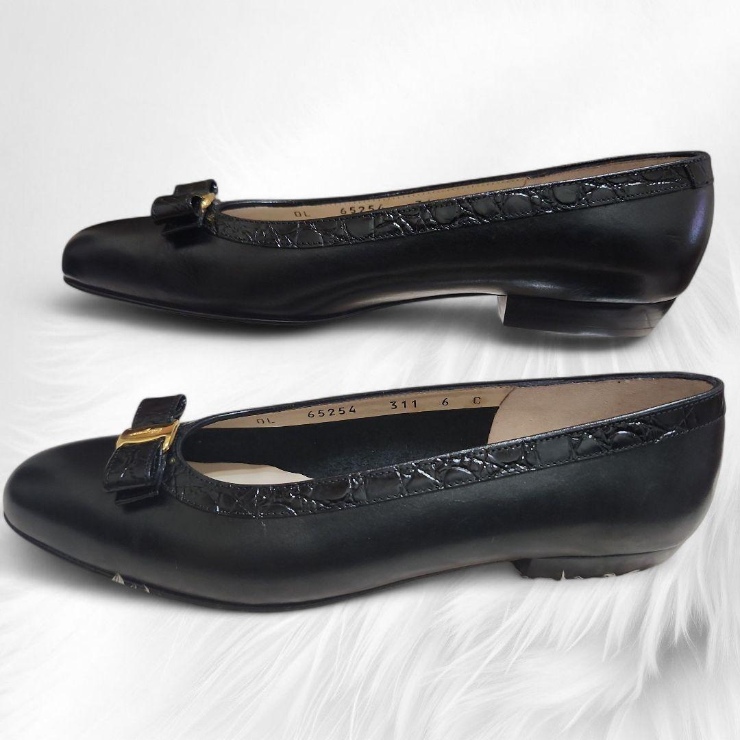 【新品】フェラガモ フラットパンプス ヴァラリボンブラック型押し6C 23cm