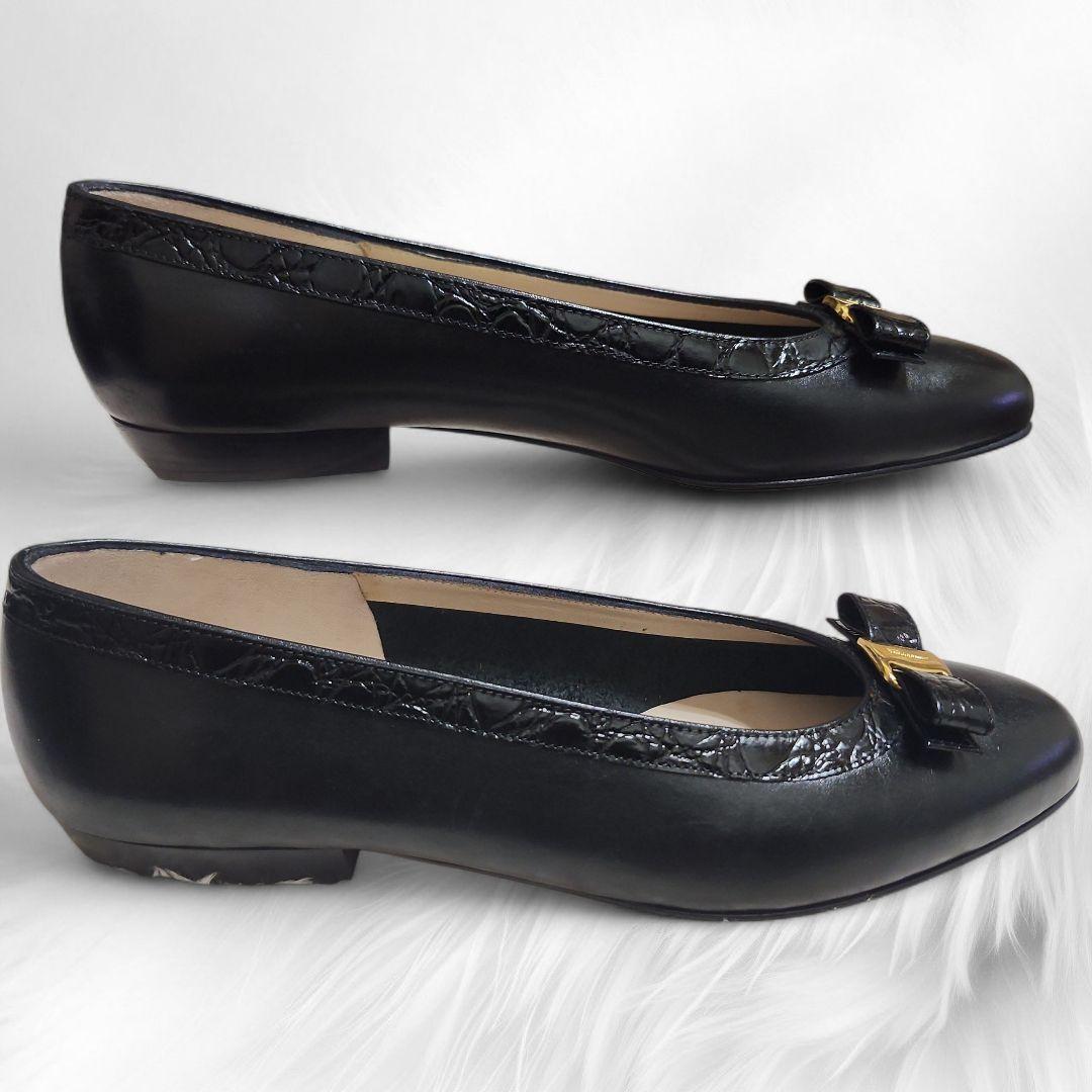 【新品】フェラガモ フラットパンプス ヴァラリボンブラック型押し6C 23cm