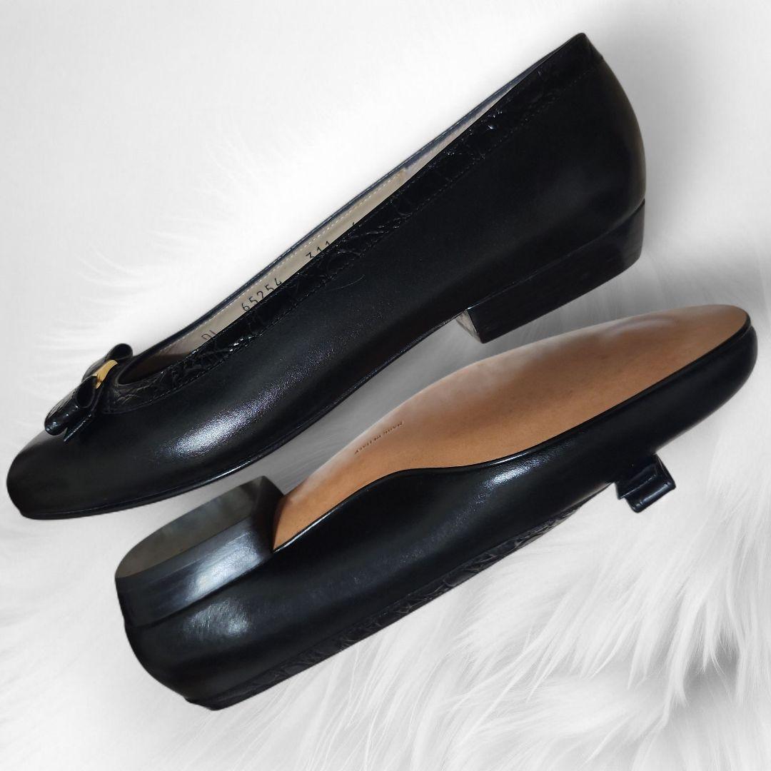 【新品】フェラガモ フラットパンプス ヴァラリボンブラック型押し6C 23cm