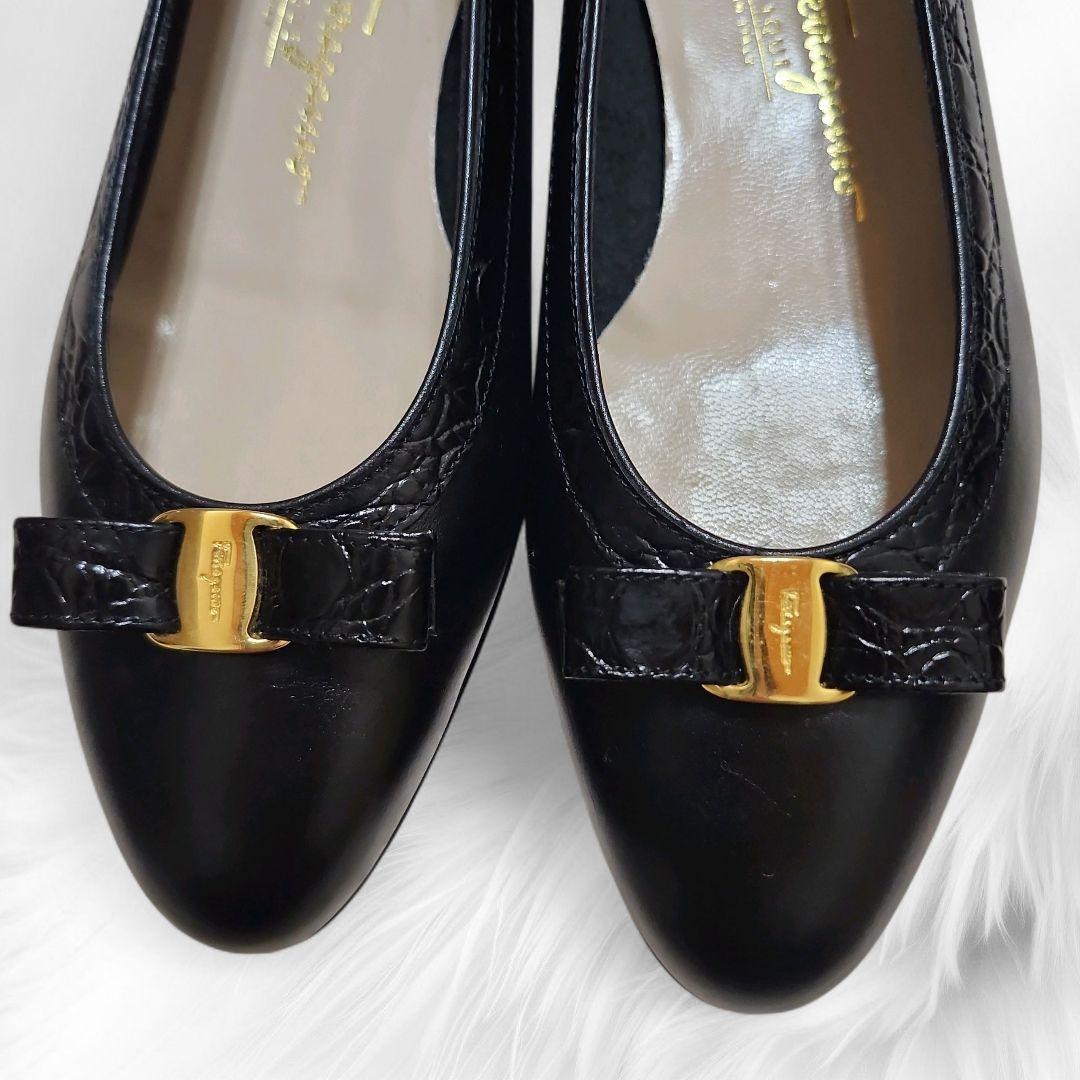 【新品】フェラガモ フラットパンプス ヴァラリボンブラック型押し6C 23cm