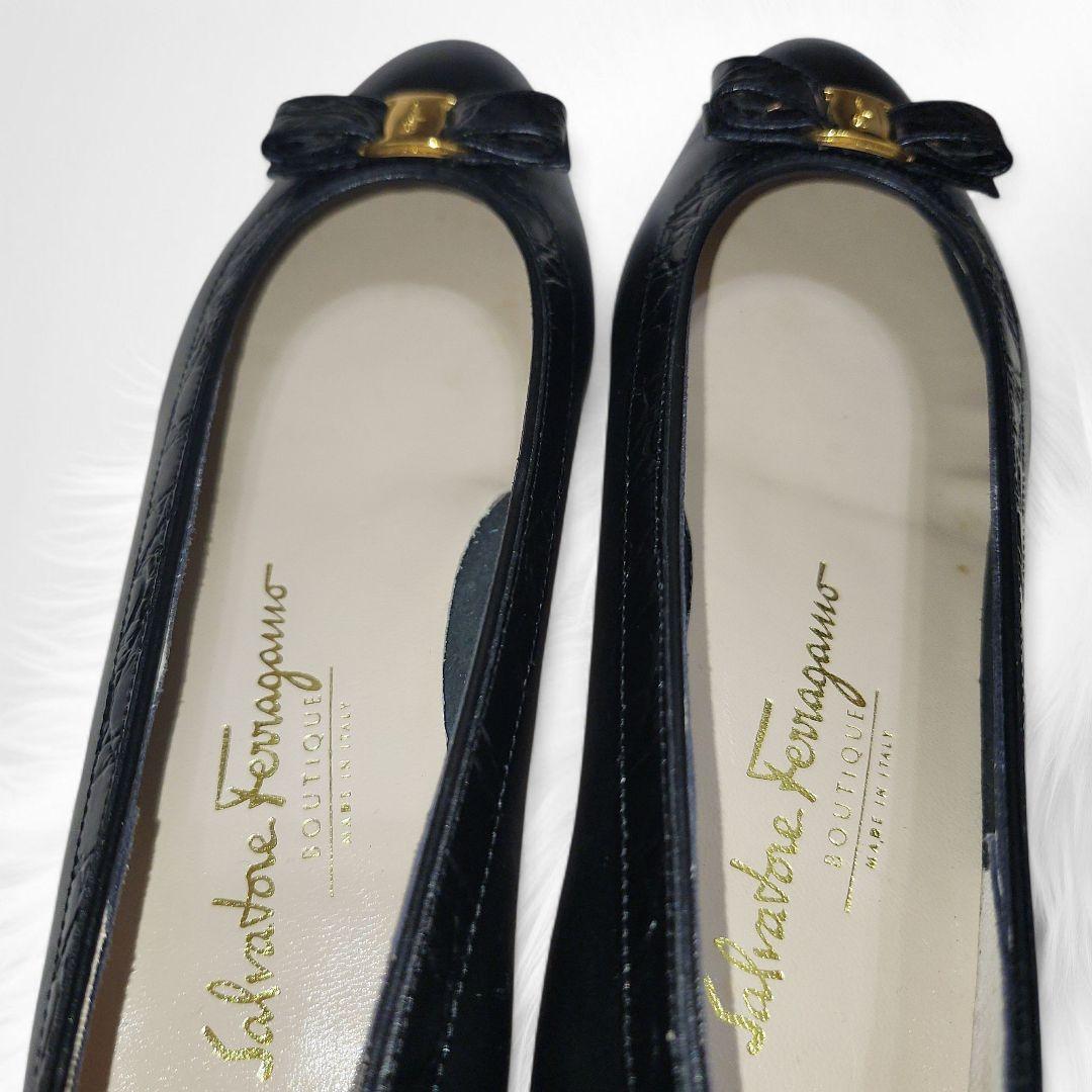 【新品】フェラガモ フラットパンプス ヴァラリボンブラック型押し6C 23cm