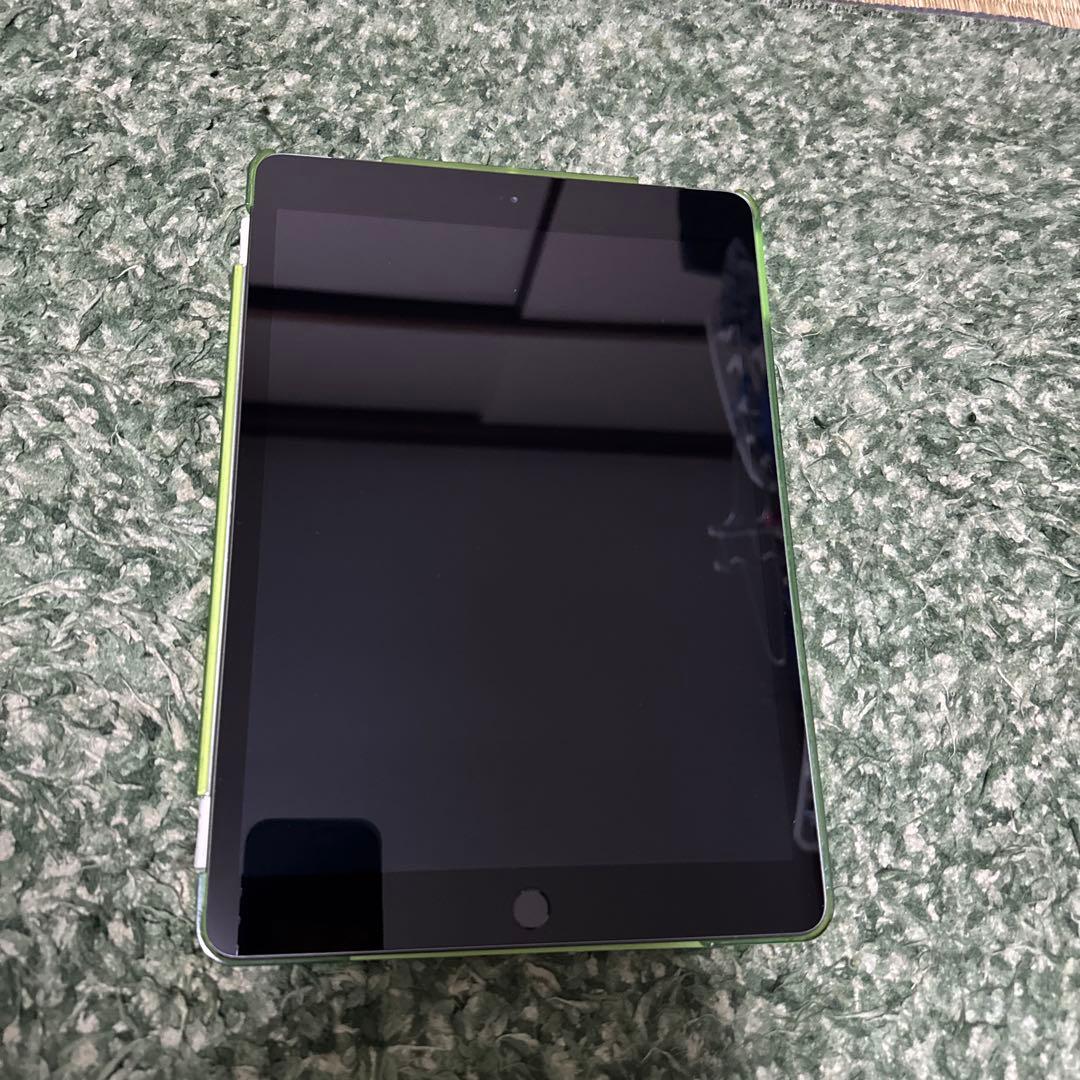 Apple iPad スペースグレー 本体第8世代SoftBank 128GB