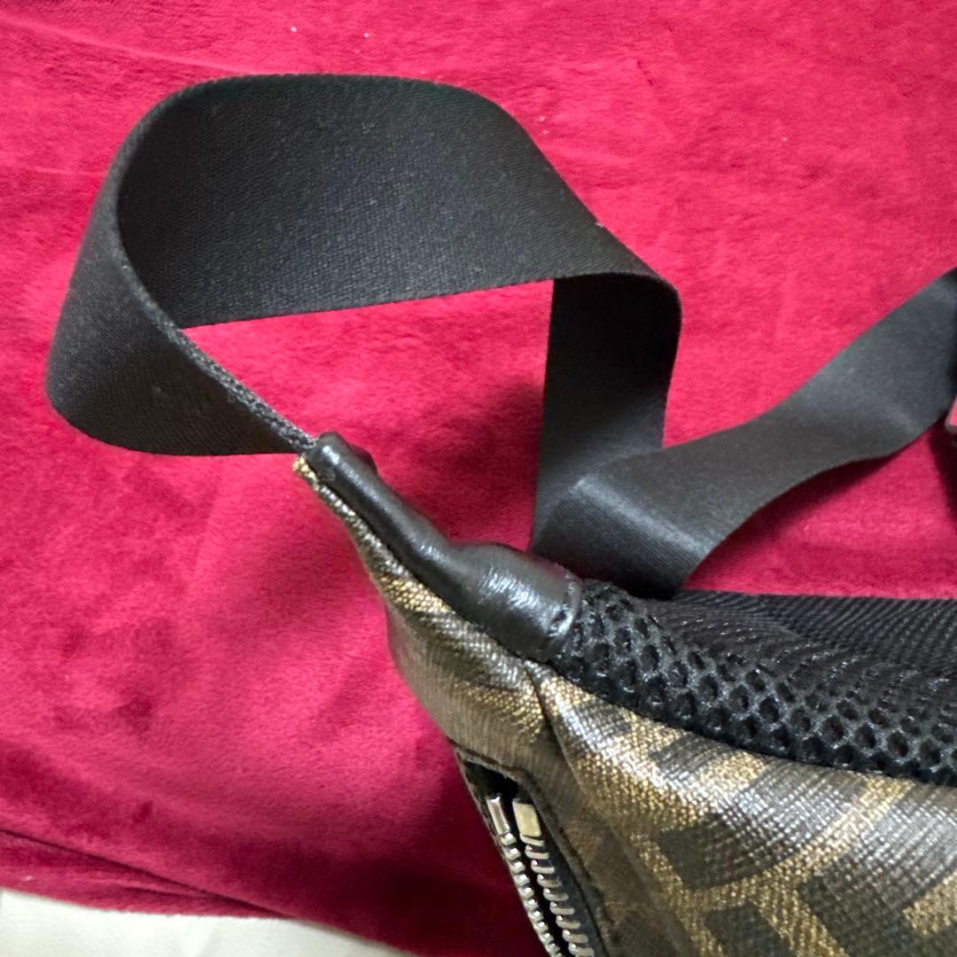 FENDI ボディバッグ ロゴパターン
