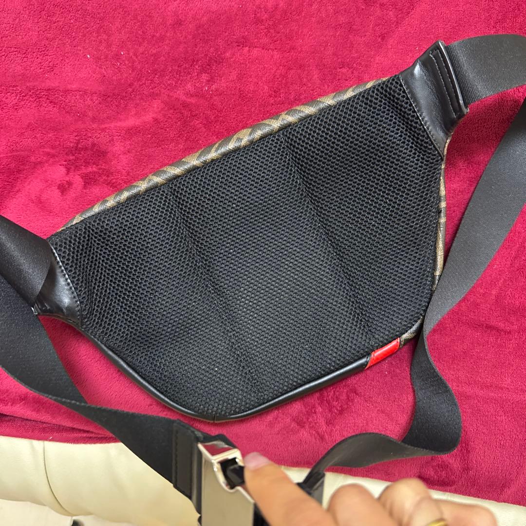 FENDI ボディバッグ ロゴパターン