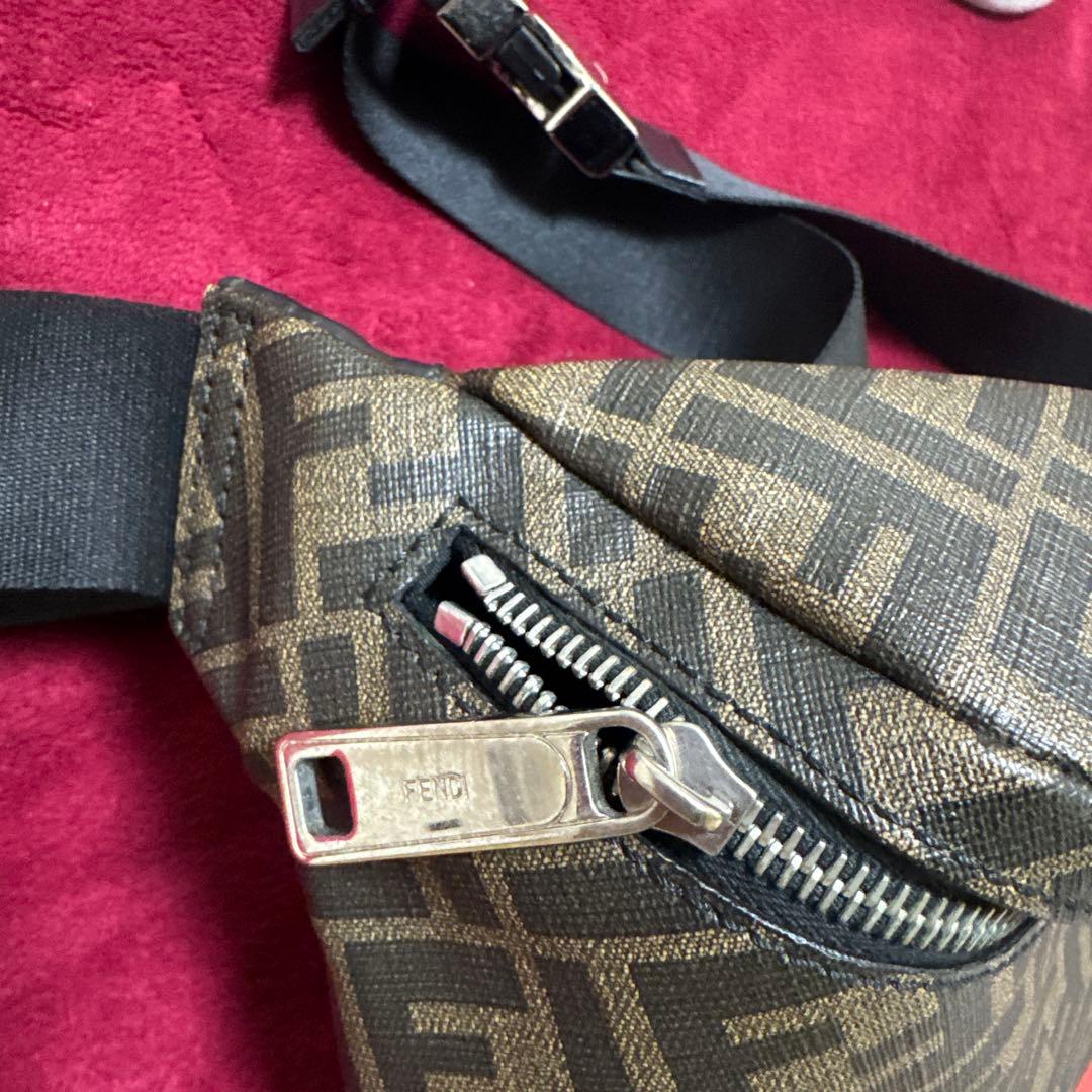 FENDI ボディバッグ ロゴパターン