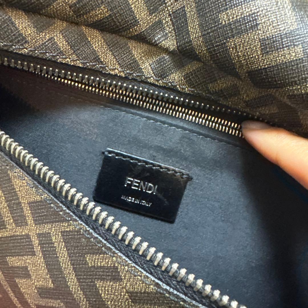 FENDI ボディバッグ ロゴパターン