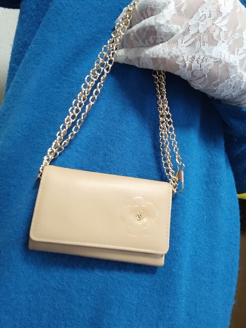 シャネルカメリア　キーケース　カード　斜め掛け