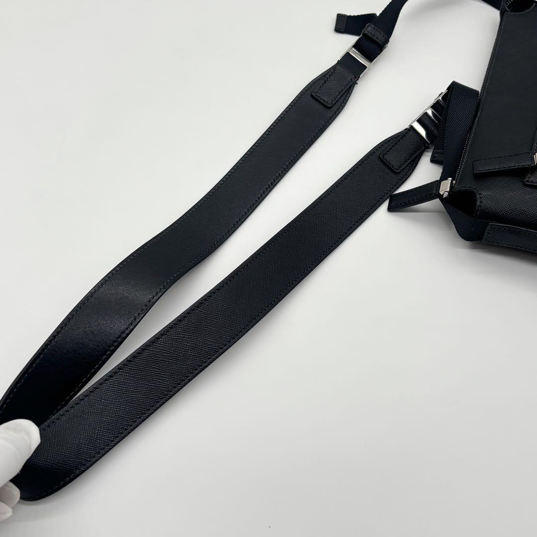 極美品 近年モデル プラダ ショルダーバッグ 斜めがけ可 サフィアーノレザー 黒