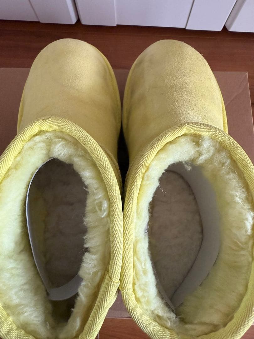 Ugg イエロー プラットフォーム ウルトラミニ　ムートンブーツ