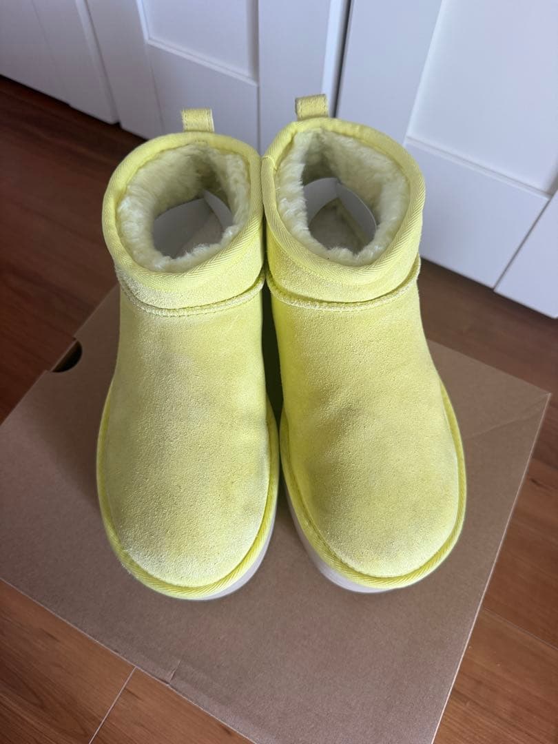 Ugg イエロー プラットフォーム ウルトラミニ　ムートンブーツ