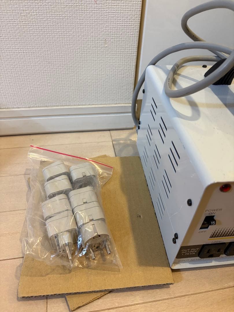 ★値下 海外用 日本製 スワロー電機の変圧器SU-1700G