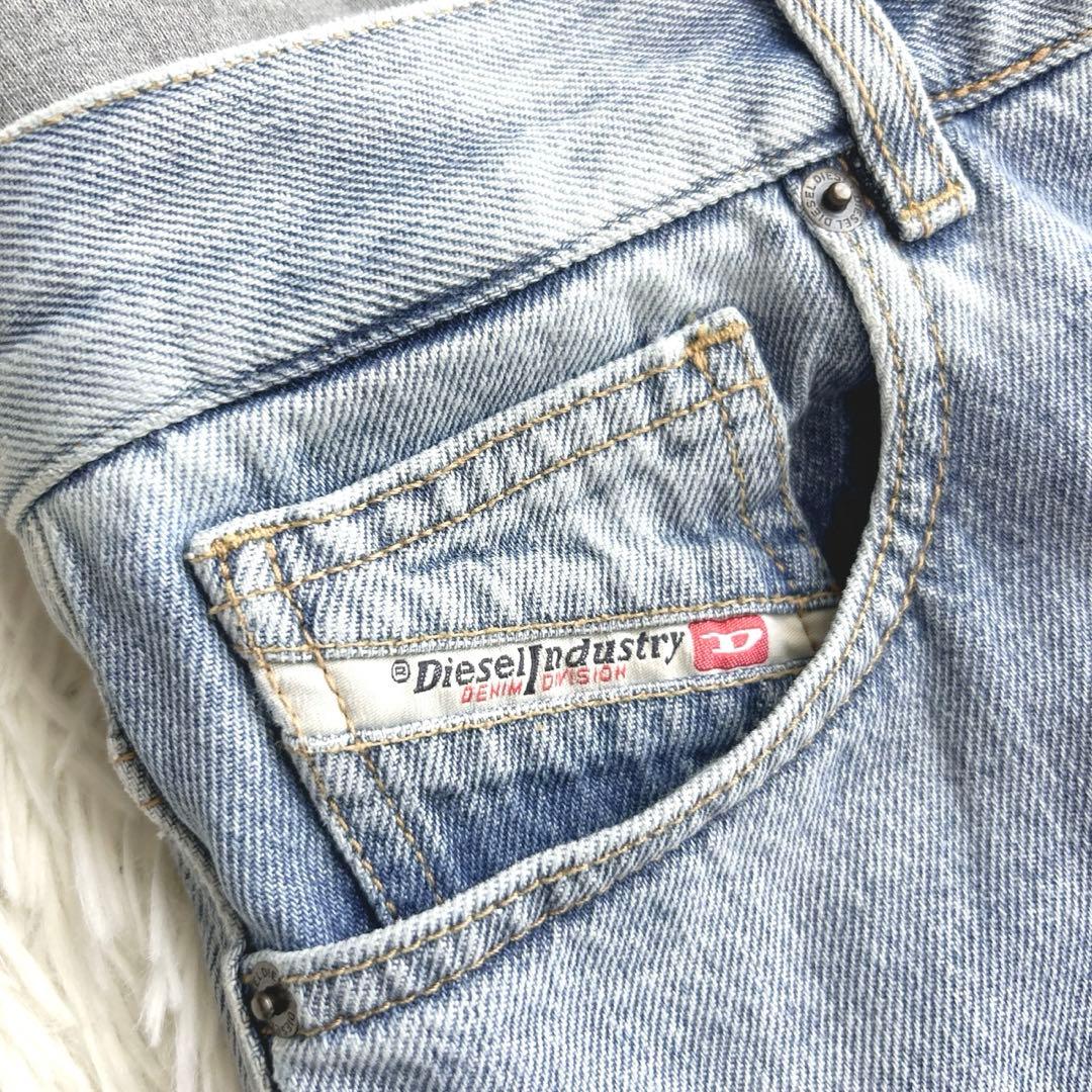 新品✨タグ付き❤️ディーゼル　近年モデル　QRタグ　ボタンフライ　Dロゴ