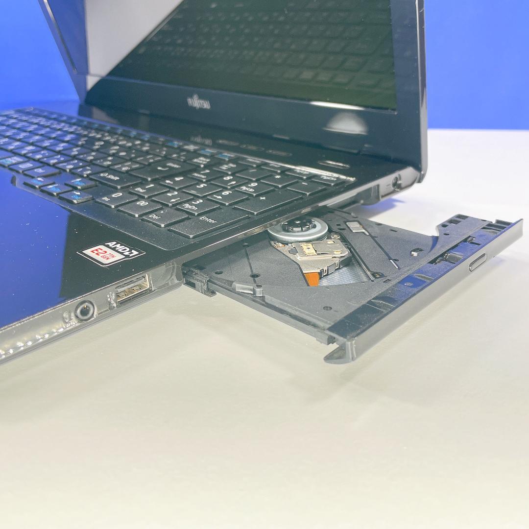 Windows11✨快適SSD✨書類作成用に✨富士通黒ノートパソコン/カメラ薄型